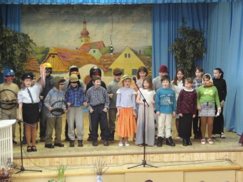 Hraje celá dědina aneb S veselou myslí na nesmysly. - 18.3.2006